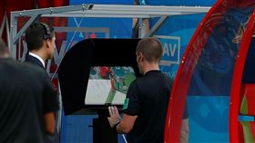 VAR影像助理裁判在本屆世界盃啟用。（圖／路透社／達志影像）