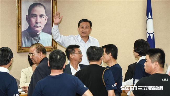 自認中國人退伍　王定宇：機票不貴