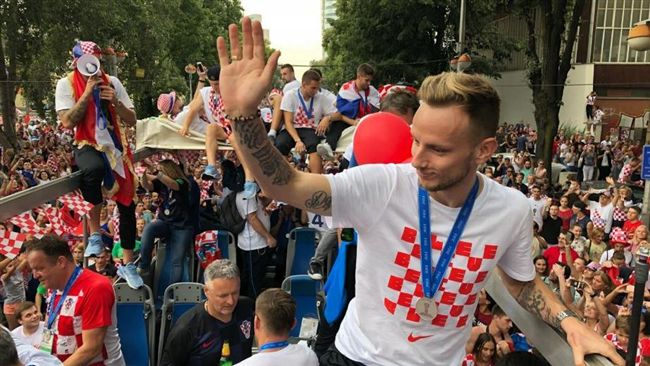 55萬克國人　夾道歡迎世足英雄