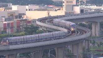 機捷跳電卡軌！他也被趕下車怒批好扯