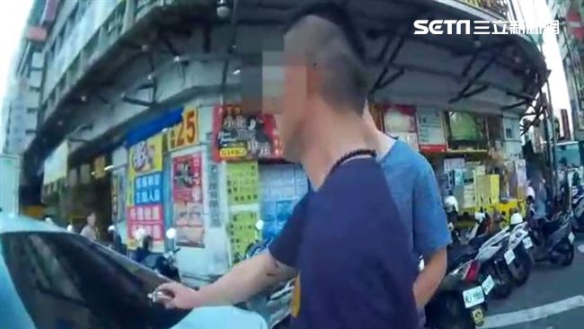 開奧迪持毒被逮　男哀求警：我甘苦人