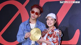 星二代不怕被叫媽寶　葉璦菱送金唱片