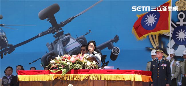 總統蔡英文親自主持「阿帕契全作戰能力」成軍典禮。（記者邱榮吉/龍潭拍攝）
