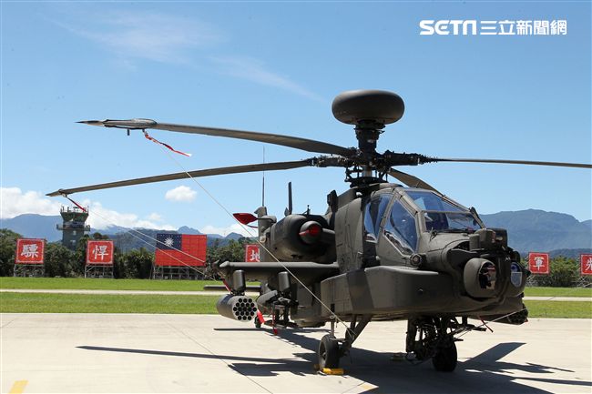 AH-64E阿帕契攻擊直升機「全作戰能力」成軍典禮。（記者邱榮吉/龍潭拍攝）