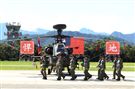 AH-64E阿帕契攻擊直升機「全作戰能力」成軍典禮。（記者邱榮吉/龍潭拍攝）