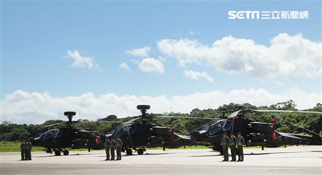 AH-64E阿帕契攻擊直升機「全作戰能力」成軍典禮。（記者邱榮吉/龍潭拍攝）