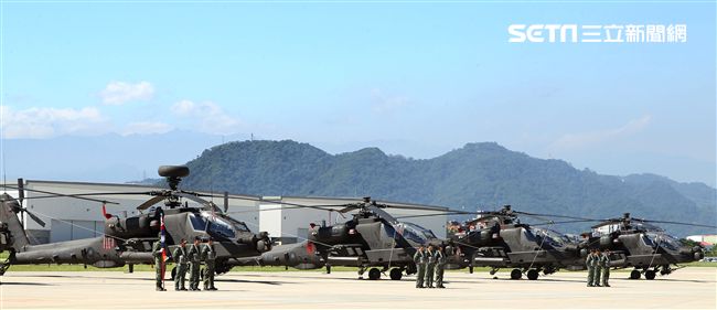 AH-64E阿帕契攻擊直升機「全作戰能力」成軍典禮。（記者邱榮吉/龍潭拍攝）