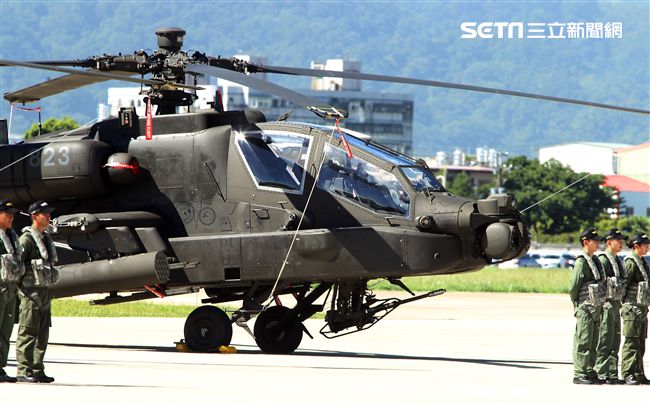AH-64E阿帕契攻擊直升機「全作戰能力」成軍典禮。（記者邱榮吉/龍潭拍攝）