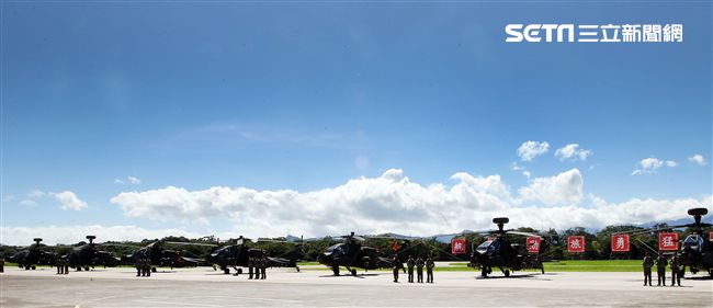 AH-64E阿帕契攻擊直升機「全作戰能力」成軍典禮。（記者邱榮吉/龍潭拍攝）