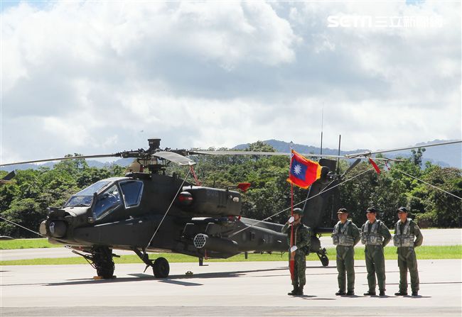 AH-64E阿帕契攻擊直升機「全作戰能力」成軍典禮。（記者邱榮吉/龍潭拍攝）