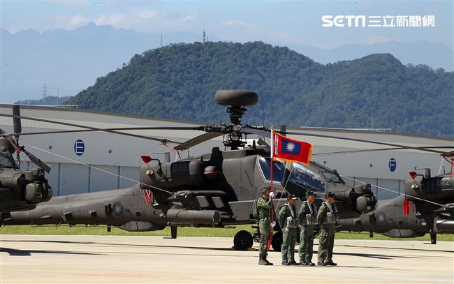 AH-64E阿帕契攻擊直升機「全作戰能力」成軍典禮。（記者邱榮吉/龍潭拍攝）