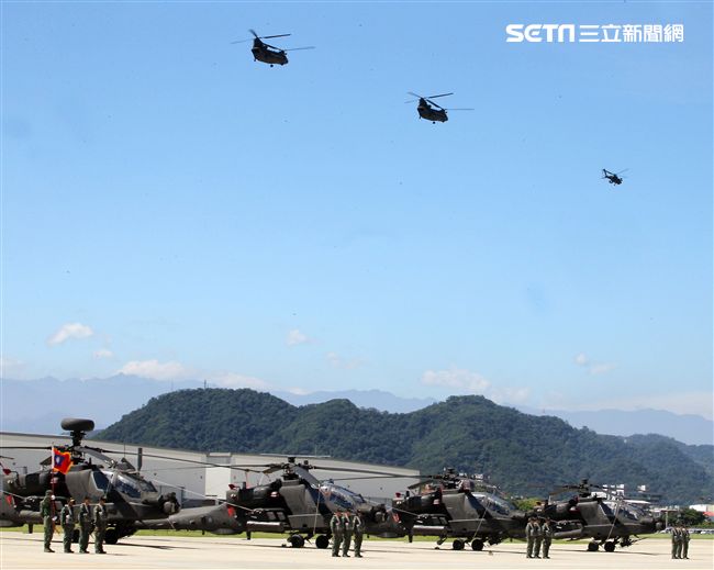 AH-64E阿帕契攻擊直升機「全作戰能力」成軍典禮。（記者邱榮吉/龍潭拍攝）