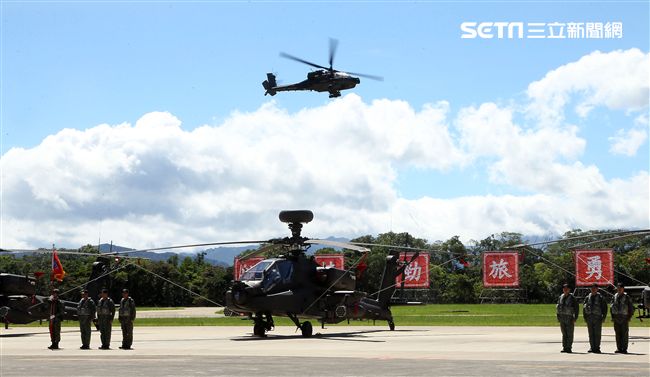 AH-64E阿帕契攻擊直升機「全作戰能力」成軍典禮。（記者邱榮吉/龍潭拍攝）