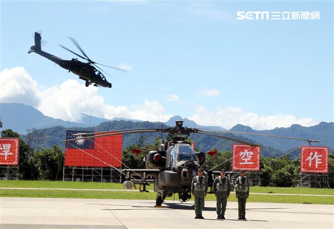 AH-64E阿帕契攻擊直升機「全作戰能力」成軍典禮。（記者邱榮吉/龍潭拍攝）