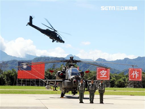AH-64E阿帕契攻擊直升機「全作戰能力」成軍典禮。（記者邱榮吉/龍潭拍攝）