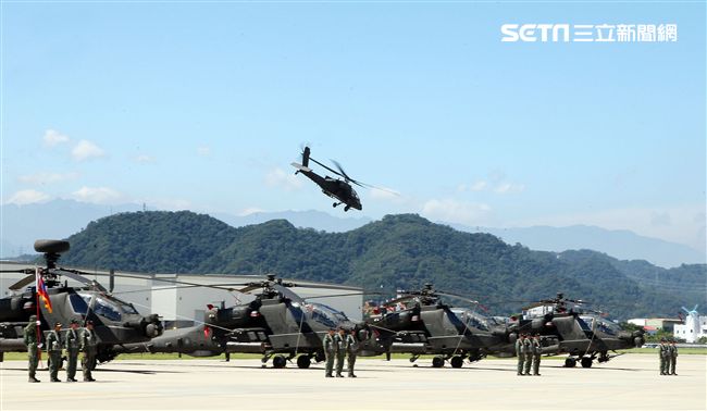 AH-64E阿帕契攻擊直升機「全作戰能力」成軍典禮。（記者邱榮吉/龍潭拍攝）