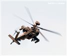 AH-64E阿帕契現場展演炸彈開花、倒退飛極高難度飛行技能展現兵力。（記者邱榮吉/龍潭拍攝）