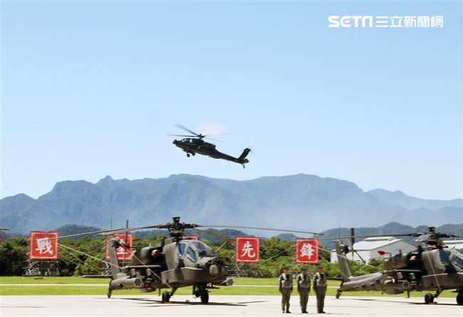 AH-64E阿帕契攻擊直升機「全作戰能力」成軍典禮。（記者邱榮吉/龍潭拍攝）