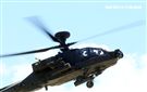 AH-64E阿帕契現場展演炸彈開花、倒退飛極高難度飛行技能展現兵力。（記者邱榮吉/龍潭拍攝）