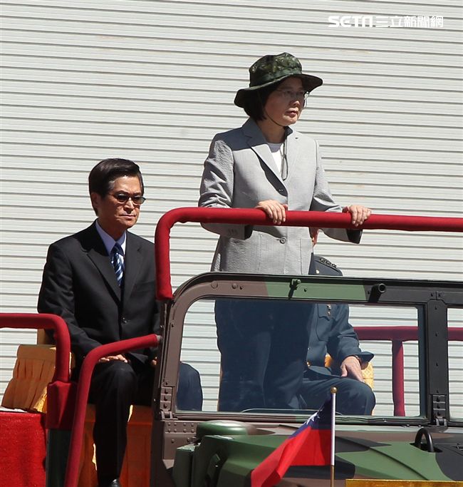 總統蔡英文親自主持「阿帕契全作戰能力」成軍典禮。（記者邱榮吉/龍潭拍攝）