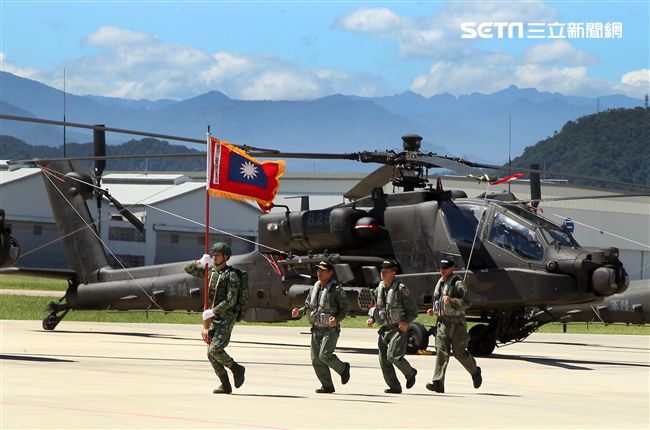 AH-64E阿帕契攻擊直升機「全作戰能力」成軍典禮。（記者邱榮吉/龍潭拍攝）