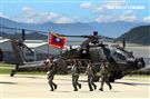 AH-64E阿帕契攻擊直升機「全作戰能力」成軍典禮。（記者邱榮吉/龍潭拍攝）