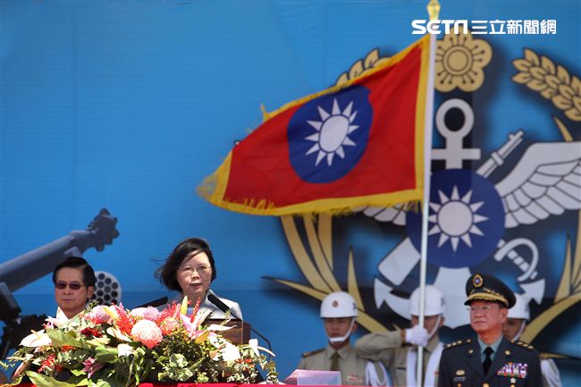 總統蔡英文親自主持「阿帕契全作戰能力」成軍典禮。（記者邱榮吉/龍潭拍攝）