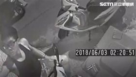 偷拍,淋浴,手機,女店員,報警,吊嘎男,網路,台中