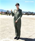 長相甜美陸軍少校楊韻璇是台灣首位、亞洲唯一的阿帕契女性飛行官。（記者邱榮吉/龍潭拍攝）