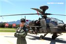 長相甜美陸軍少校楊韻璇是台灣首位、亞洲唯一的阿帕契女性飛行官。（記者邱榮吉/龍潭拍攝）
