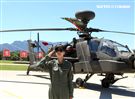 長相甜美陸軍少校楊韻璇是台灣首位、亞洲唯一的阿帕契女性飛行官。（記者邱榮吉/龍潭拍攝）
