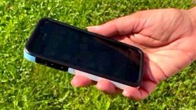 iPhone,手機,墜落,美國,蘋果,高空,功能,玻璃,Sarvinder Naberhaus,Apple　圖／翻攝自推特　https://goo.gl/d976vy