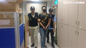 參與二殯大亂鬥的周姓黑幫份子主動帶槍投案（翻攝畫面）