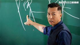 甄子丹在動作強片《大師兄》化身最強教師 帶領學生展開人生的逆襲。（圖／華映娛樂提供）