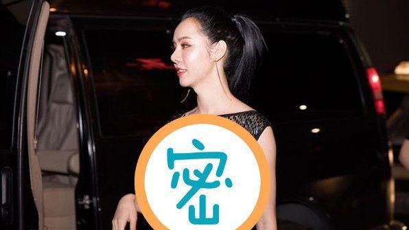 禮服有「三角大中空」　他右乳被看光