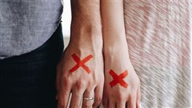 劈腿、外遇、偷情、偷吃（示意圖／翻攝自Pixabay）