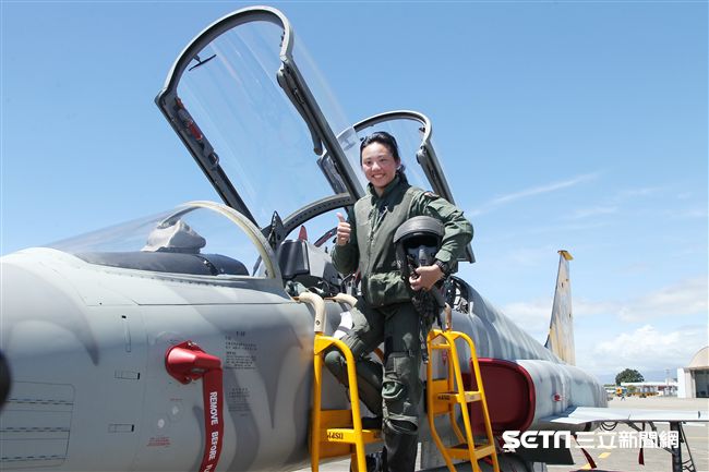 F5戰機女飛官郭馨儀。（記者邱榮吉/台東拍攝）