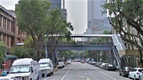 立法院在青島東路上的天橋（翻攝自Google Map）
