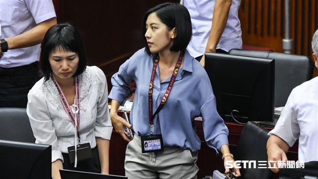 柯P讚學姐漂亮　意外爆「男友行蹤」