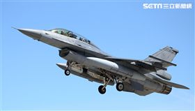 蔣惠宇駕駛的F16戰機。（記者邱榮吉/台東拍攝）