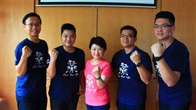 盧秀燕公布中市長競選發言團　給青年機會國民黨籍台中市長參選人盧秀燕（中）3日公布發言人團隊，由4名青年組成，未來將負責對外發言工作，包括張又仁（左起）、沈佑龍、蔣豐懋（右起）、吳皇昇。盧秀燕說，台中這個城市相信年輕人、重用年輕人，未來會給青年更多機會。中央社記者蘇木春攝　107年7月3日