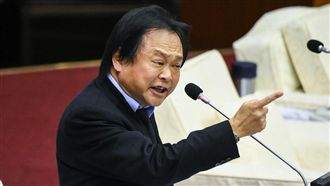 藍營仍願替馬背書？王世堅舉例痛批