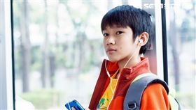 小童星吳至璿飾演的小男孩「生生」是片中靈魂人物。（圖／華映娛樂提供）