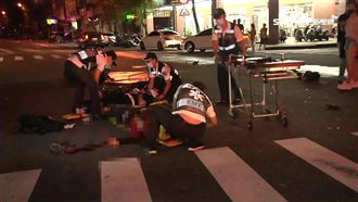 酒駕撞傷2人棄車逃逸　民眾合力逮人