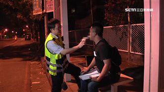 撞傷2騎士棄車躲巷弄　原來又是酒駕