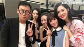 大姐謝金燕不在，劉奕兒率妹妹們台上跳姐姐舞。（圖／群星瑞智提供）