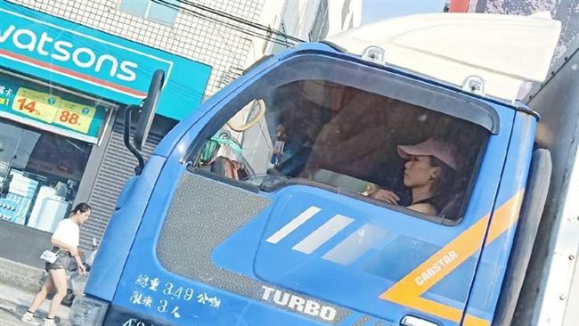 「貨車女神」太吸睛　本尊現身引暴動