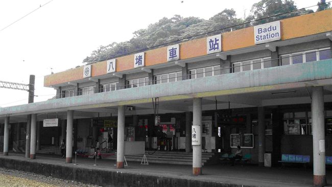 當年背殘障女兒就醫…父尋八堵站恩人