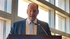 美眾院亞太小組主席約霍 倡議應面對一中一台聯邦眾議員約霍18日倡議，美國應面對「一個中國、一個台灣」的現實，而如果中國聰明，就該讓台灣持續發展，這讓世界與中國都受惠。中央社記者鄭崇生華盛頓攝  107年7月19日