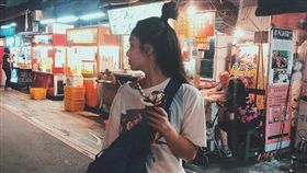 師大夜市巧遇《101》！陳芳語素顏逛夜市　表情超有戲（圖／翻攝自陳芳語IG）創造101,陳芳語,師大夜市,素顏